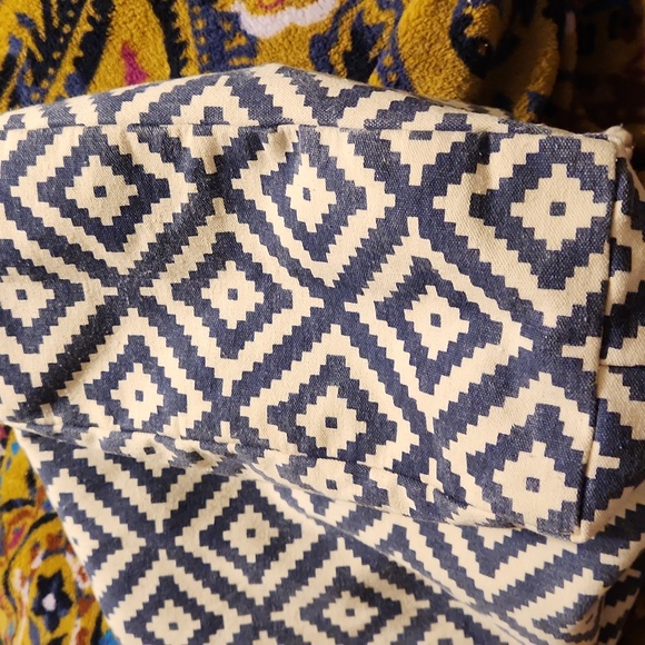 FINAL PRICE Summer & Rose Stylish Geometric Blue and White Tote Beach Bag - Picture 6 of 10